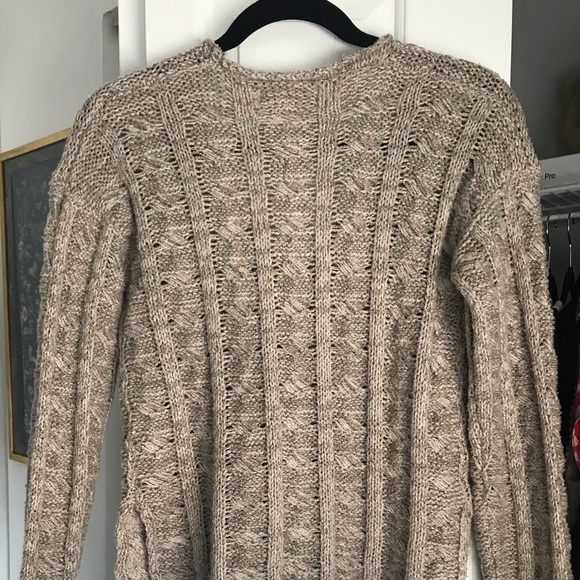 John & Jenn v-neck beige-toned sweater - Picture 3 of 9